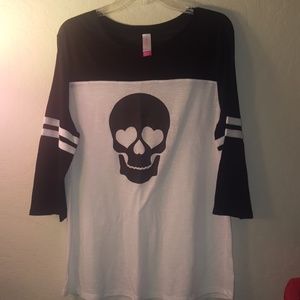Womens skull hearted shirt size XXL